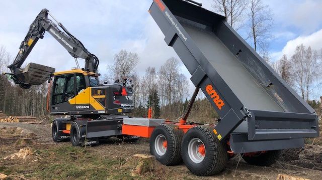 Full fart på Rondellen Maskin – visar nya dumperkärror