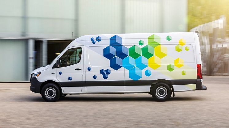 Idag presenteras nya generationen eSprinter från Mercedes-Benz. Den nya versionen av den eldrivna transportbilen får koboltfria batterier på upp till 113 kWh och en räckvidd på upp till 40 mil vid blandad körning.