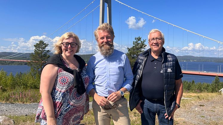 Malin Svanholm tidigare styrelseordförande Höga Kusten Destinationsutveckling, Mattias Peterson ny VD Höga Kusten Destinationsutveckling och Ingemar Wiklander styrelseordförande Höga Kusten Destinationsutveckling.
