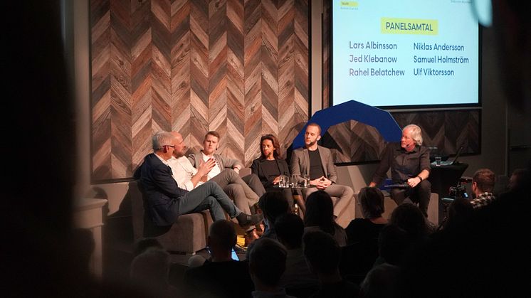 Ulf Viktorsson, Modexa, Niklas Andersson, Sizes, Samuel Holmqvist, Lundqvists trävaru, Rahel Belatchew, Belatchew Arkitekter och Jed Klebanow, Fullstack Modular och Lars Albinsson, moderator.