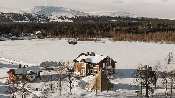 10aurora-estate-spring2019-scaled.jpg