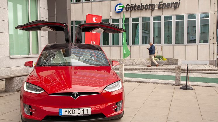 Under mässan #laddaGBG kunde besökarna bland annat testköra en Tesla.