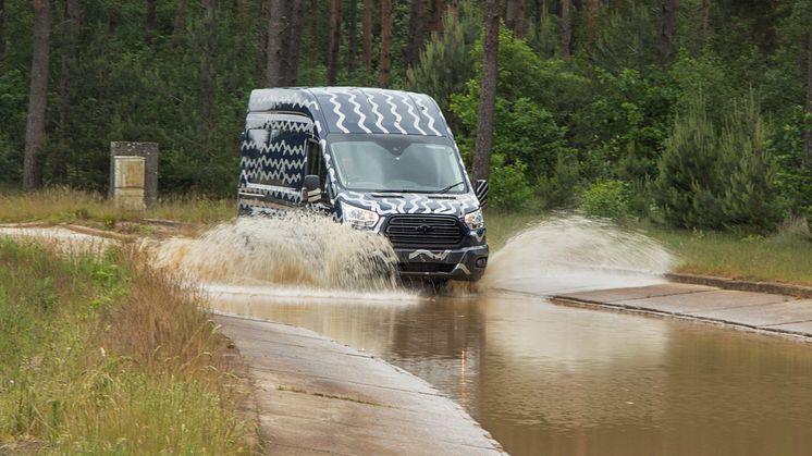 Uusi Ford Transit kestävyystesteissä: 6 kuukauden testijakso vastaa 10 vuoden kulutusta  