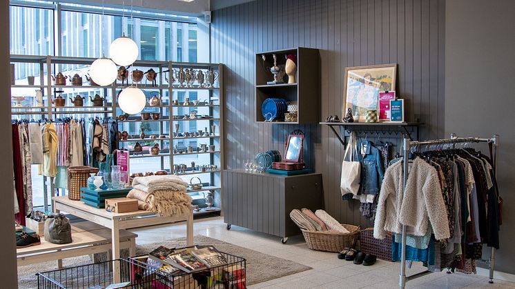 Backaplan är den fjärde butikssatsningen för Erikshjälpen Second Hand i Göteborg. En av de befintliga butikerna finns på Rosenlundsgatan.