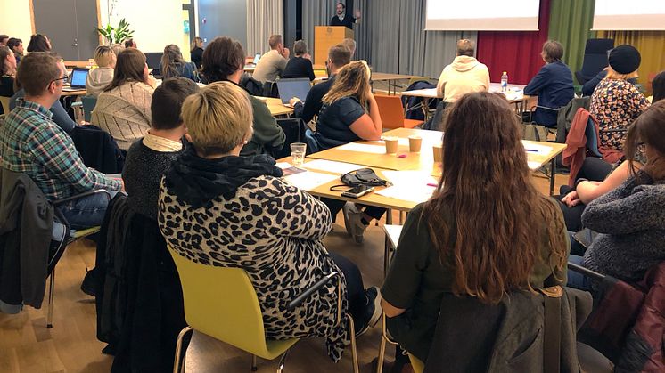 Björn Berg Marklund berättar om sitt arbete inom området "serious games". Foto: Högskolan i Skövde