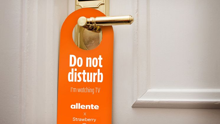 Do_Not_disturb_Allente._strawberry