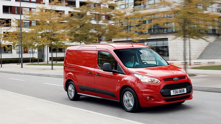 A Ford a kategória legkedvezőbb üzemanyag-fogyasztásával és a szegmensben elsőként bevezetett technológiákkal kínálja a Transit Connect kishaszongépjárművet