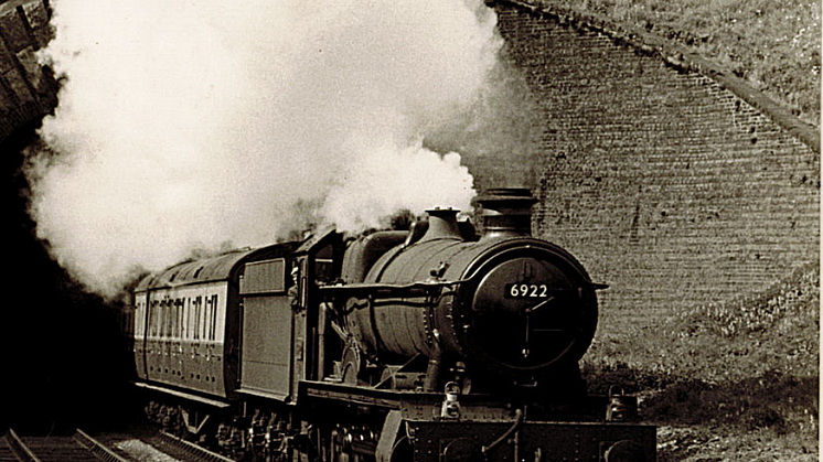 Steam train cl. 6922 captured from Chipping Campden signal box 1.png