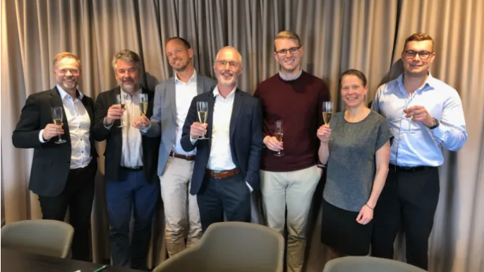 Representanter från Exsitec och Ark Systems när signeringen stod klar