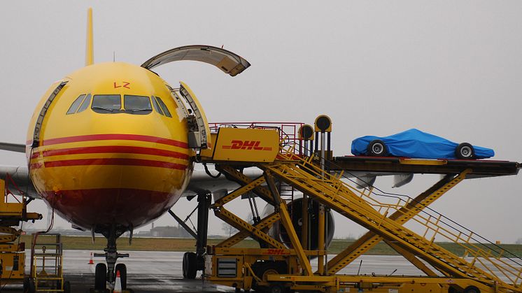 Formula 1® racer lastes på DHL fly
