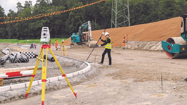 Leica AP20 AutoPole_HeavyConstruction1