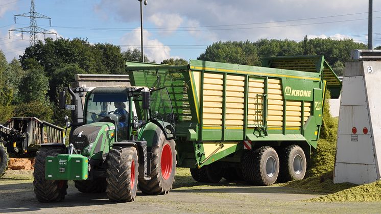 Maisernte für Biogasanlage von Energieservice Westfalen Weser in Hessisch Oldendorf beginnt