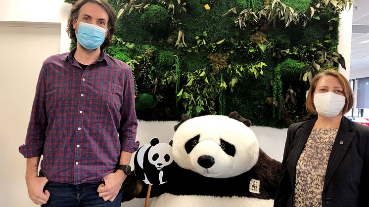Alex Bratu, Country Manager JYSK Romania si Bulgaria si Orieta Hulea, Country Manager WWF-Romania