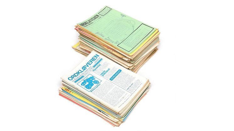 En sjælden samling på mere end 180 udgivelser af Christianias ugeavis Ordkløveren fra 1971-77 går til kamp mod systemet gennem artikler, essays og tegninger.