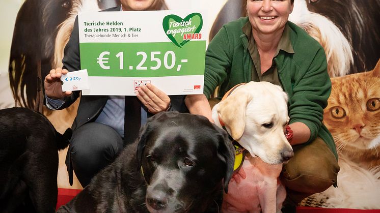 Gewinnerin der Kategorie "Tierische Helden": Barbara Mair mit Mira und Kim