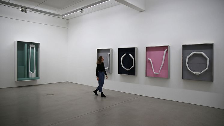 Ausstellung VITRINEN von Andreas Schmitten in der G2 Kunsthalle (Laufzeit: 27.1.-14.5.2023)
