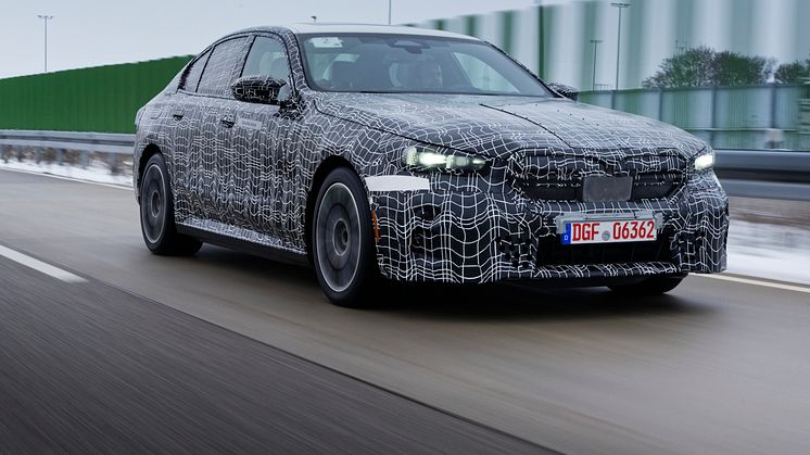 P90499141_highRes_testing-the-new-bmw-