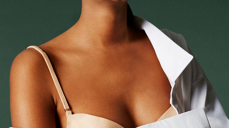 Isabelle Larsson Knobel interprets Filippa K