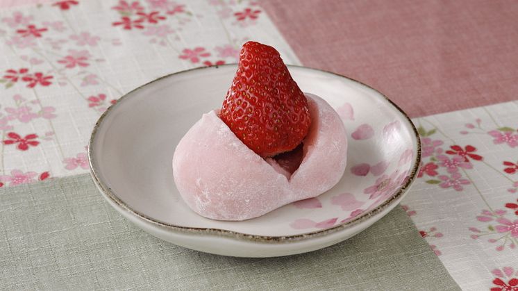 Strawberry Daifuku(mochi ball) Hanami cherry blossoms @ STRAWBERRY MANIA