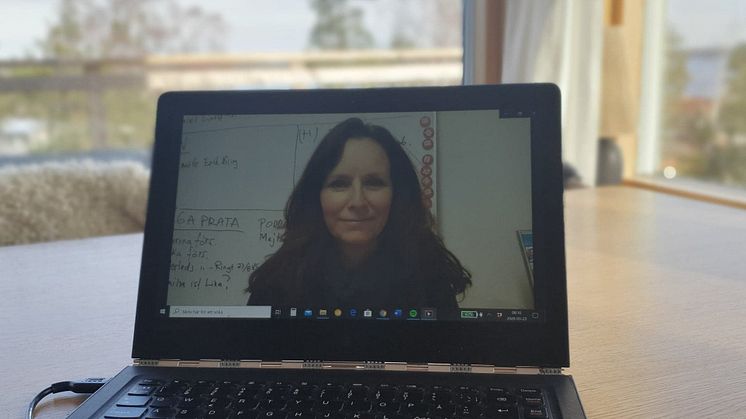 Hjärnkollambassadören Victoria Strandberg föreläser om att vara anhörig till någon med psykisk ohälsa och utmattningssyndrom.