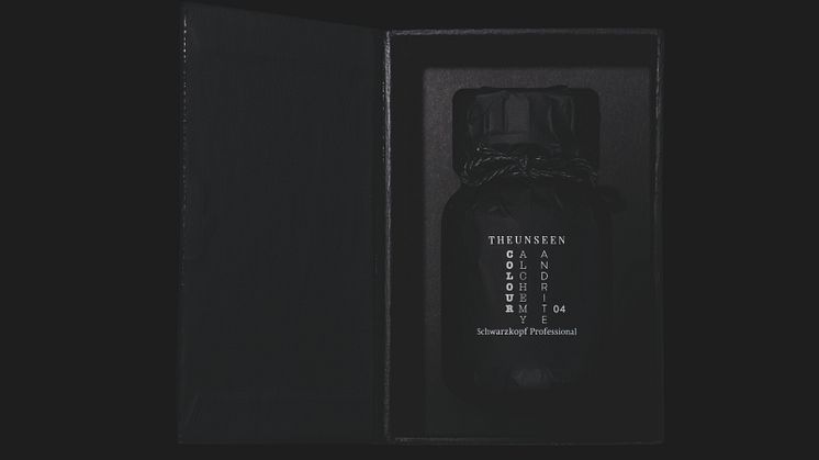 I samarbete med THEUNSEEN presenterar  Schwarzkopf Professional världens första prismatiska, holografiska hårfärg som  reagerar på temperatur: COLOUR ALCHEMY