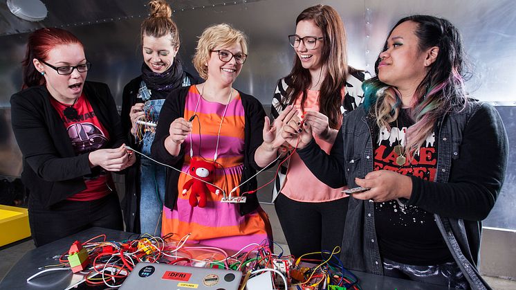 Hackers, makers och techies i massor på Geek Girl Meetup med temat #MAKEIT