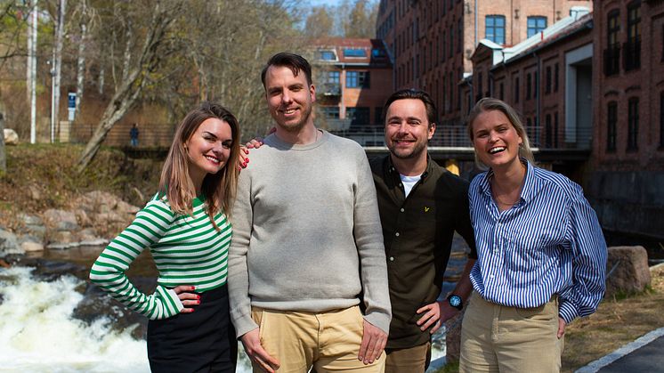 Snakk Kommunikasjon styrker laget: Fra v. Prosjektleder Carolin Molina Rustad, kreatør og produsent Øyvind Helland, redaksjonssjef Stian Barsnes-Simonsen og spesialrådgiver og kreatør Karen Brynildsen.  Foto: Ola Moen, Snakk.