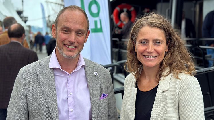 F.v. Bård Standal, videadm. direktør i Fornybar Norge og Elisabeth Baird, divisjonsdirektør for energi i Sweco.