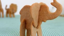 Glöm stjärnor och granar; Baka fina pepparkaksdjur i år med de fina 3D-Pepparkaksformarna! 