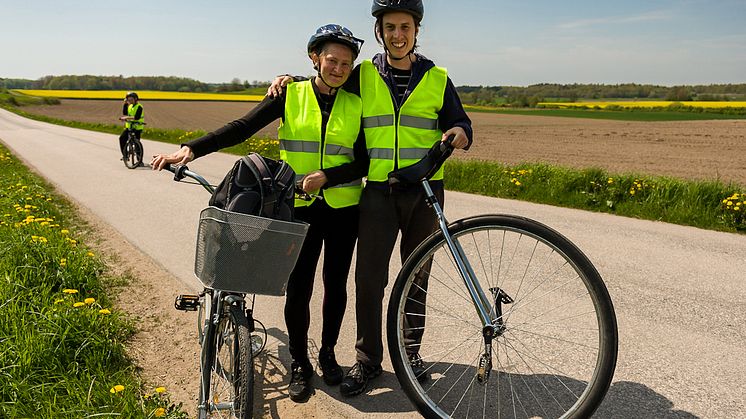 Europa runt på enhjuling för Friends