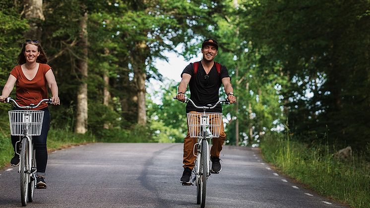Genom projektet Elcykla i Åsnen stimulerar man till att besöka mer på ett hållbart sätt.