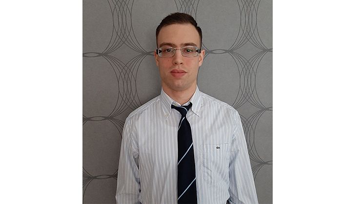 Läkarstudenten Jonathan Tjerkaski vid Karolinska Institutet tilldelas Asklepiospriset för bästa projektarbete 2020.
