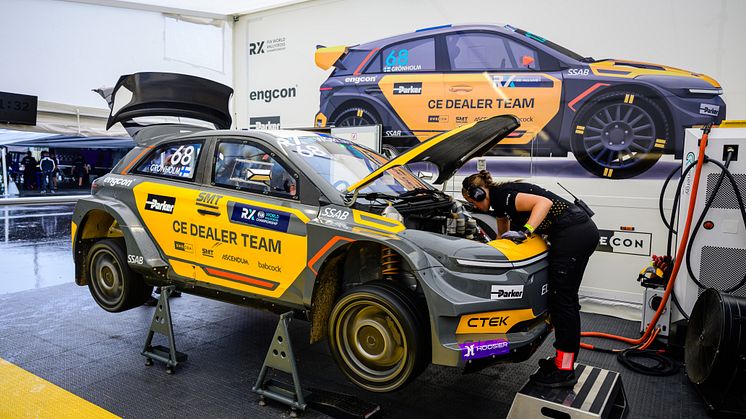 CE Dealer Team under service