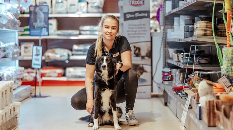 Stina Wilhelmsson snart 22 år och delägare för en djurbutik och styrelseledamot i Zoorf.