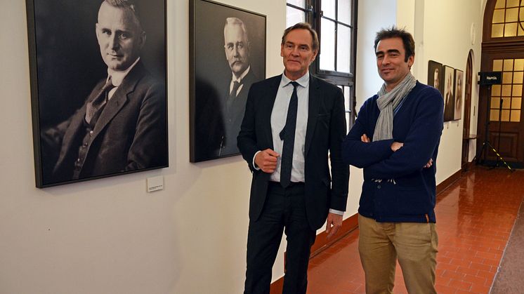 Oberbürgermeister Burkhard Jung und Fotograf Michael Bader eröffnen die neue Portrait-Galerie