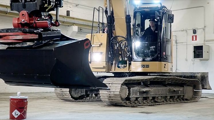 Äggtricket Pon 2017, grävmaskin och förare