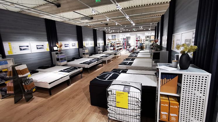 Magazinele sunt amenajate conform conceptului Store 3.0, cu lumini LED și podele de lemn