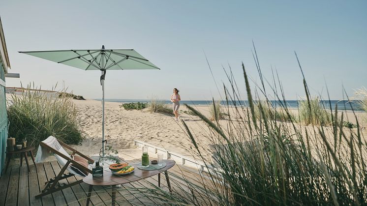 Fortino Riviera, der windstabile und korrosionsbeständige Sonnenschirm von Glatz, besonders geeignet für exponierte Lagen in Küstenregionen 