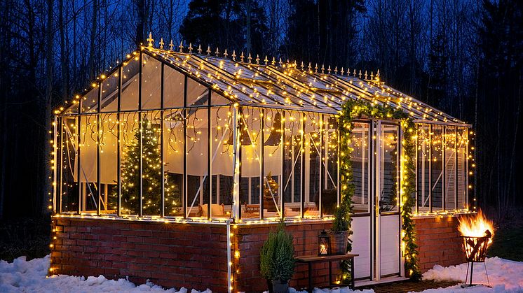 Vem har sagt att julen börjar i december? På Rusta är det fritt fram att gå loss bland belysning, granar, pynt och textilier långt tidigare!