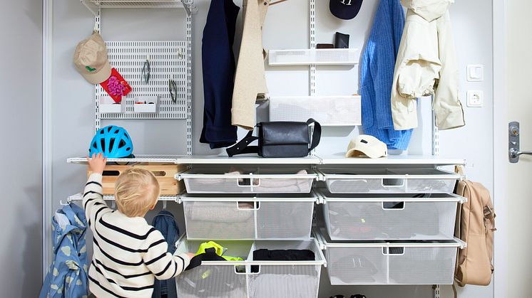 Elfa_Clothing_Interior_click-in_system_Classic_Slidingdoor_Artic_2023_032502