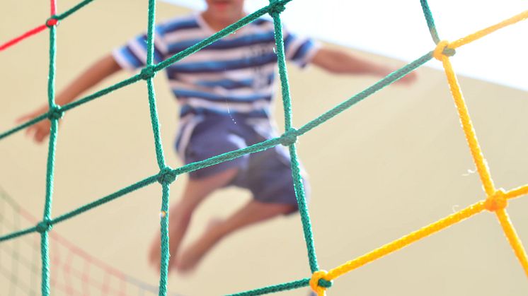 Expertens tips: så skyddar du barn från olyckor under studsmattesäsongen