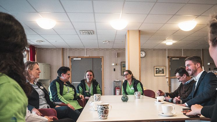 Från vänster: Mia Palmé, Karin Lundkvist, Jessica Anerland, Siham Ben Othman, Ulf Kristersson och Axel Condradi.