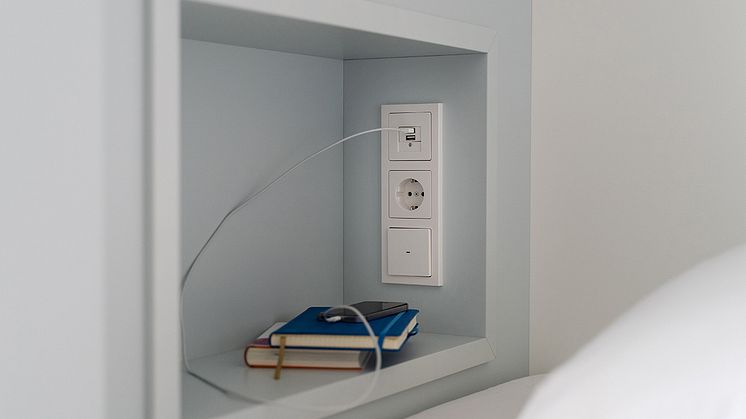 Berker Schalterprogramm Q.3 -  Praktische Kombination von 230 V Steckdosen, USB-Ladesteckdosen und Lichtschaltern im Mehrfachrahmen