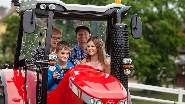 Under Traktorns Dag hyllas traktens bönder och deras traktorer i Skånes Djurpark.