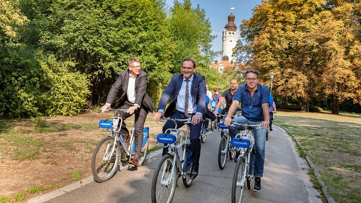 nextbike-Fahrradtour mit Leipzigs Oberbürgermeister Burkhard Jung (m.)