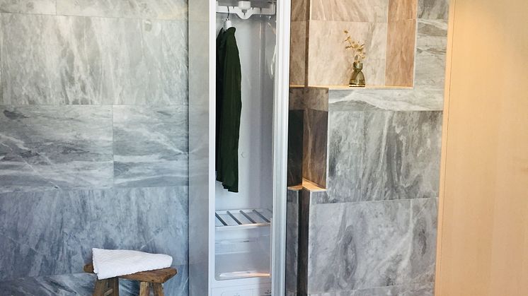 shirt_bathroom.jpg