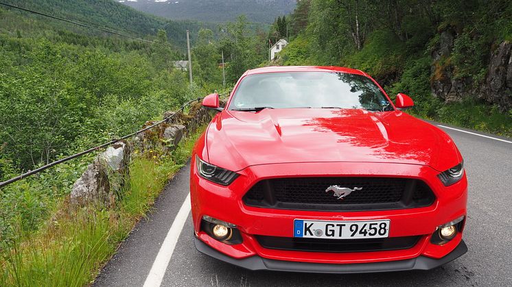 Nye Mustang GT i typiske norske omgivelser