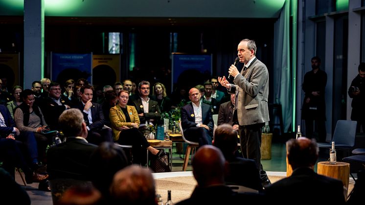 231121_Bayernwerk_Bayern-Netzwerken_Muenchen_Staatsminister-Hubert-Aiwanger 