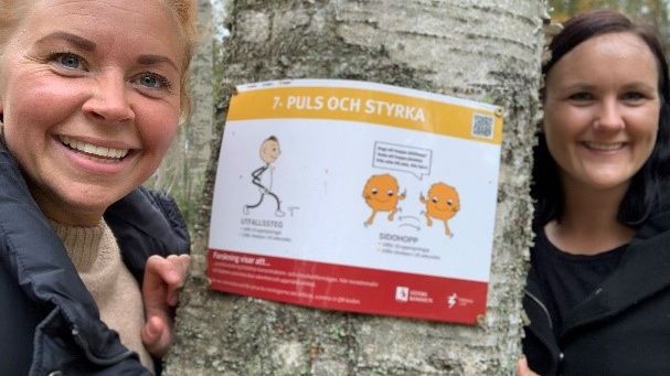 Bild: Fritidsenheten, till vänster Sara Sissala, till höger Emilie Andersson. Lilla Säterslingan, puls & styrka vid Säters IP.
