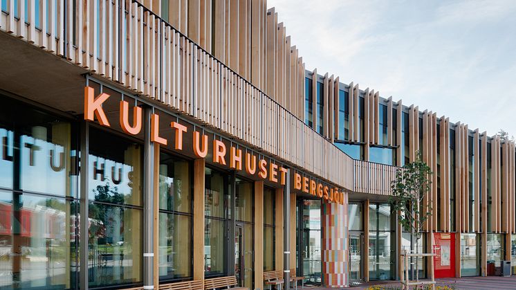 GlasLindberg har levererat fasadpartier och dörrar till Kulturhuset Bergsjön.